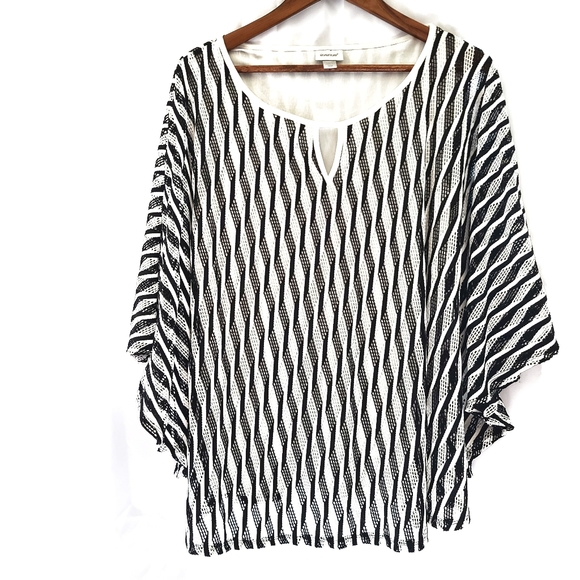 Avenue Tops - Avenue black and white flowy blouse size 18/20 B5